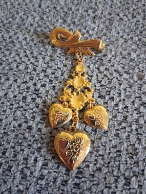 Vintage Gold-Tone Heart Drop Brooch - Elegant Floral Design